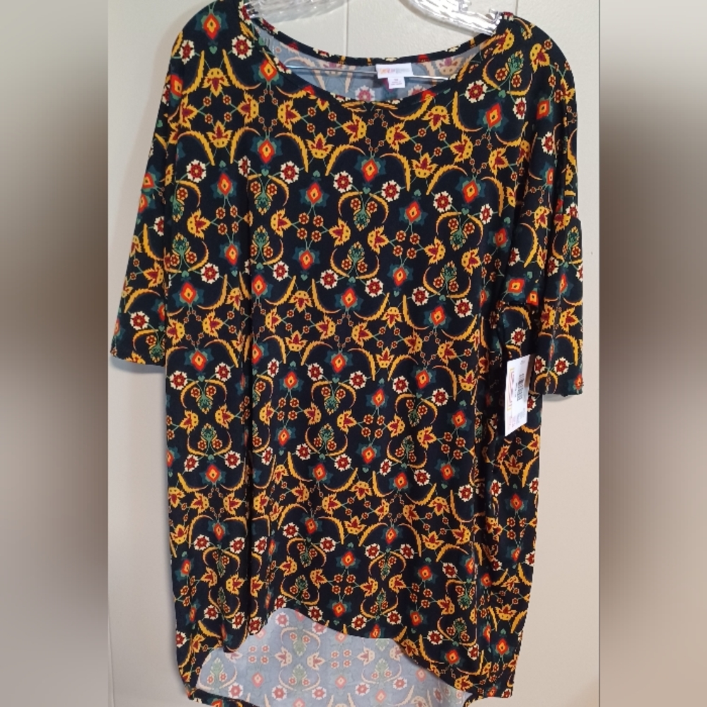 Lularoe Irma  tunic top